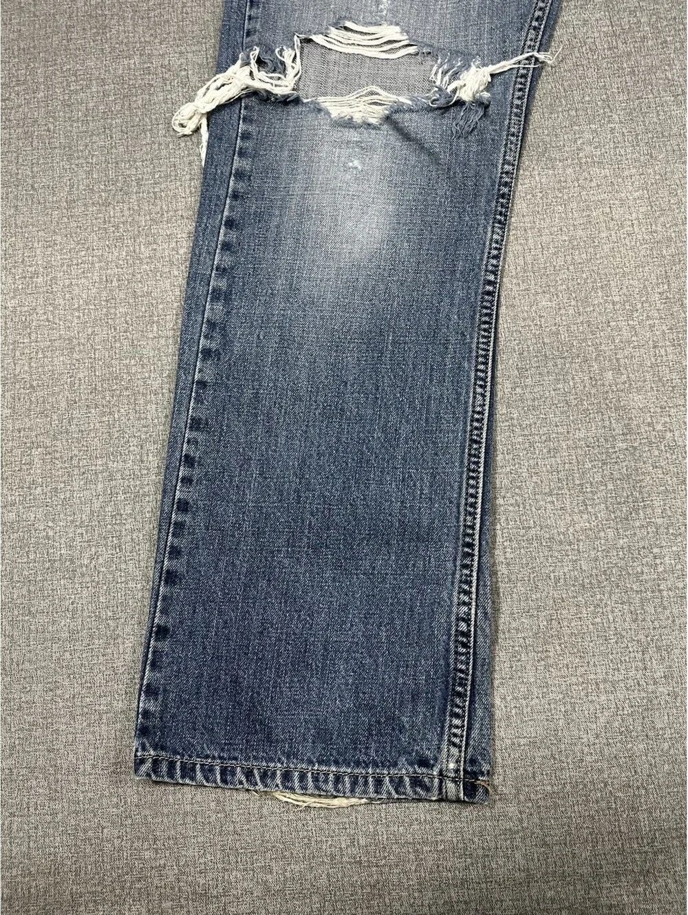 Levi’s 514 Slim Straight Jeans Men’s 34x28 Blue Distressed Knee Cotton Denim